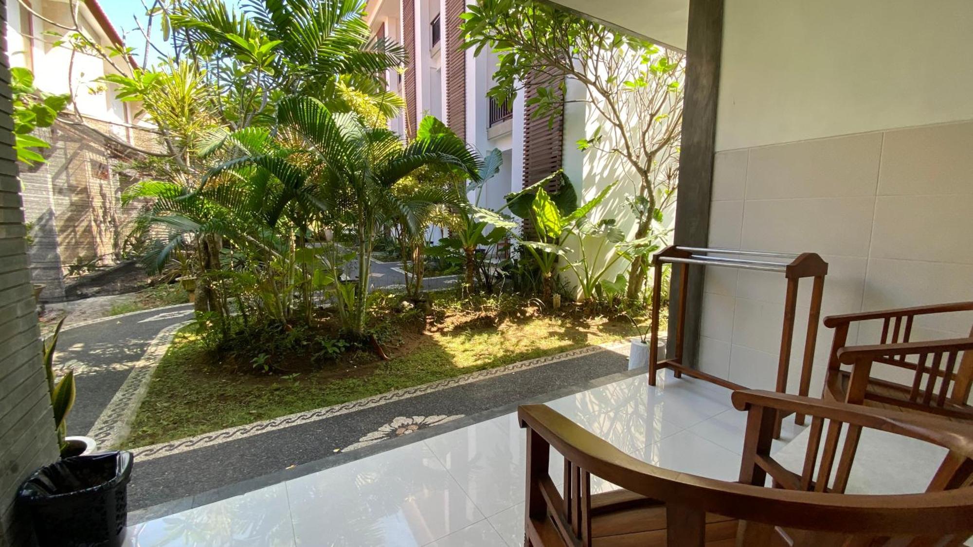 Sandat Hotel Legian Екстериор снимка