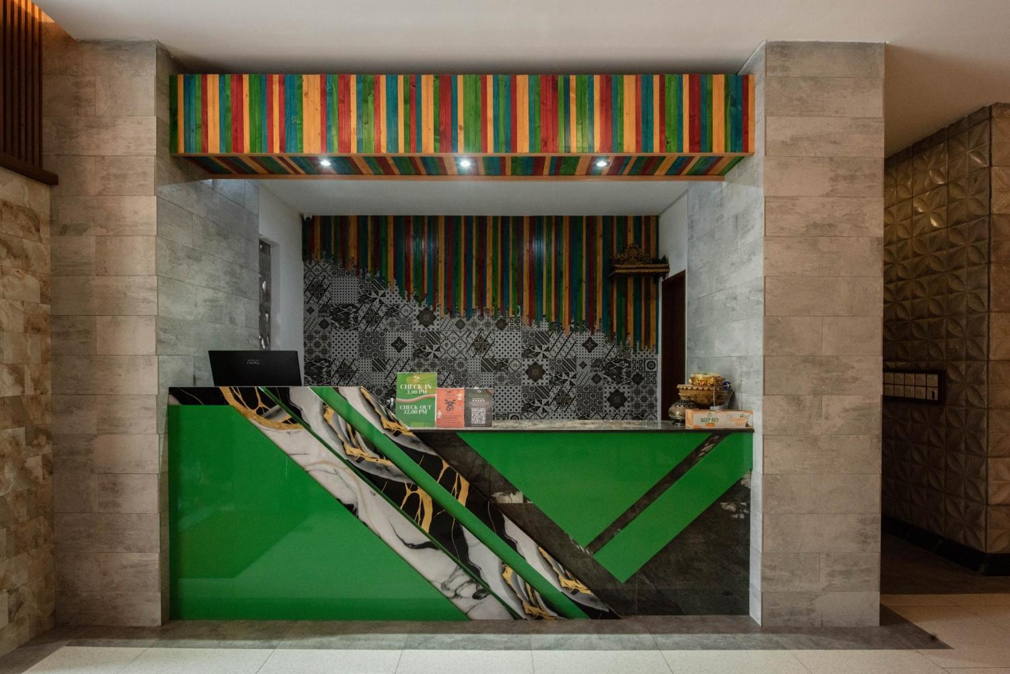 Sandat Hotel Legian Екстериор снимка