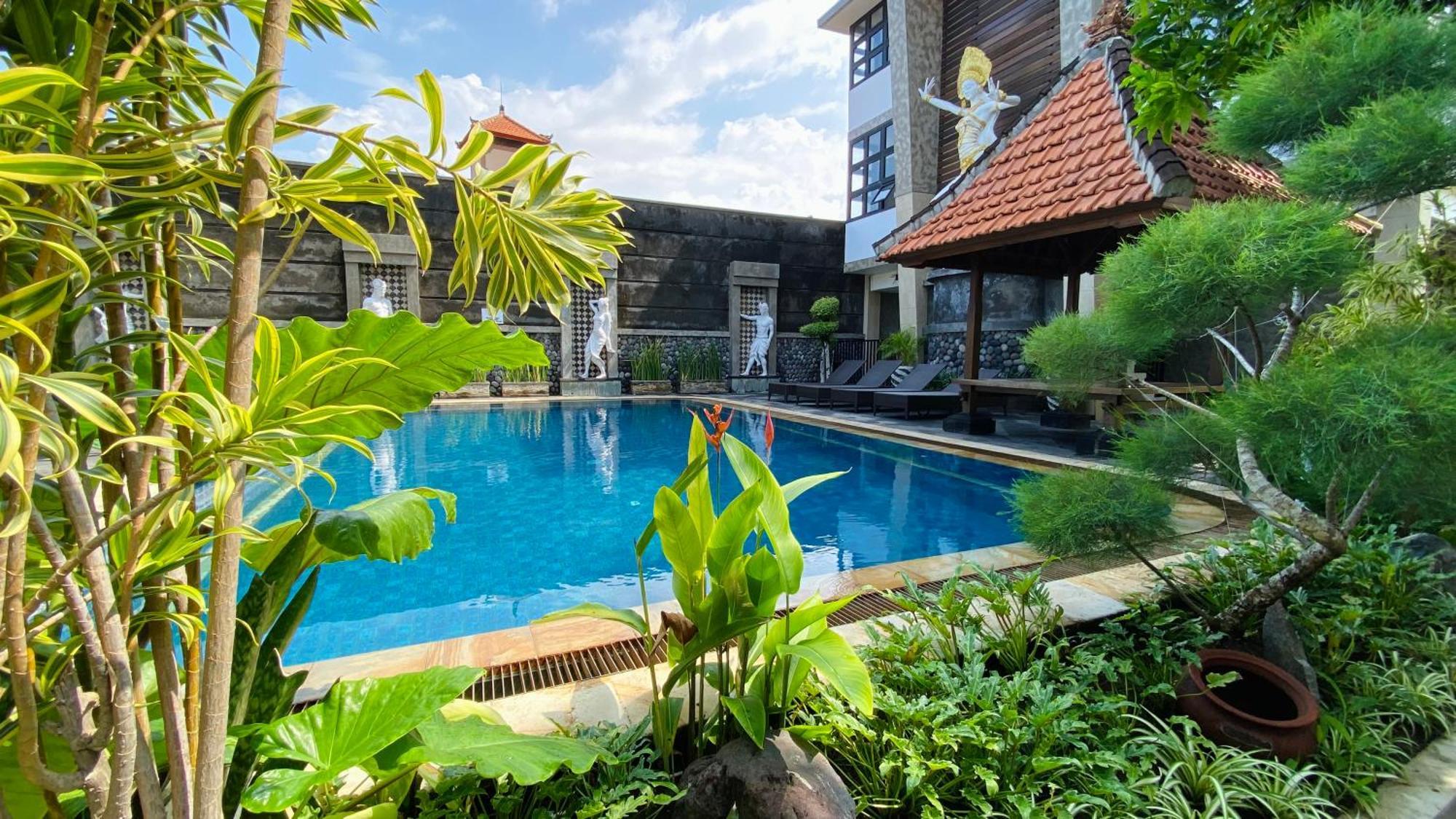 Sandat Hotel Legian Екстериор снимка