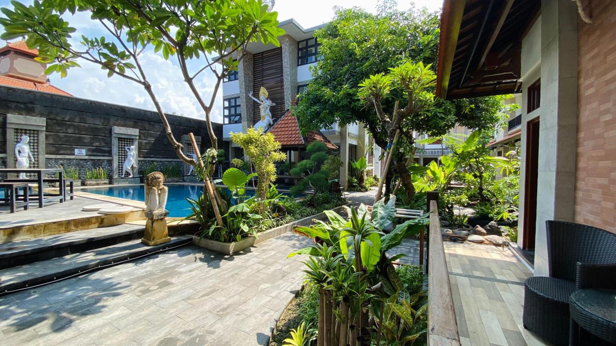 Sandat Hotel Legian Екстериор снимка